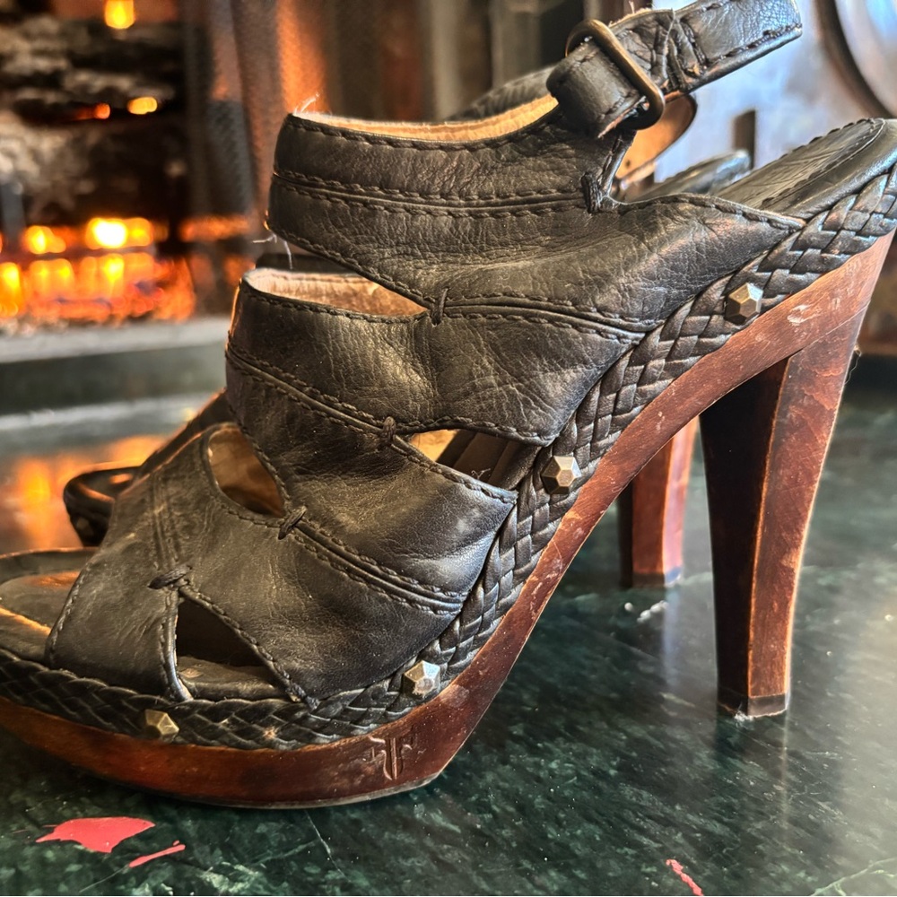 Strappy leather platform sandal, size 9, great condition, Frye, 4 inch heels